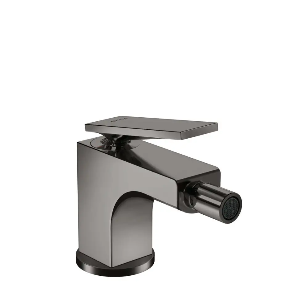 Einhebel-Bidetmischer mit Hebelgriff und Zugstangen-Ablaufgarnitur in Polished Black Chrome von AXOR, rechteckige Form, auf einer ebenen Fläche platziert.